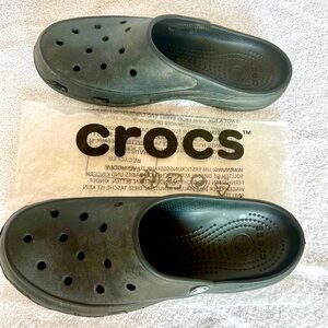 Crocks Classic Women Strapless Clog Shoes, 7 W- Black.